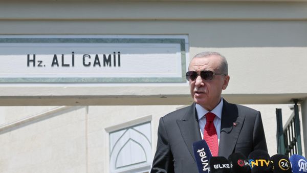 Cumhurbaşkanı Erdoğan, cami çıkışında basın mensuplarının sorularını yanıtladı - Sputnik Türkiye