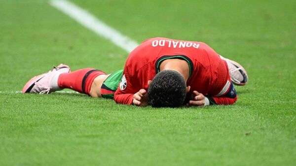 Penaltı kaçıran Ronaldo gözyaşlarına engel olamadı - Sputnik Türkiye