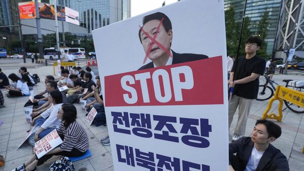 Güney Kore Devlet Başkanı Yoon Suk Yeol protesto - Sputnik Türkiye