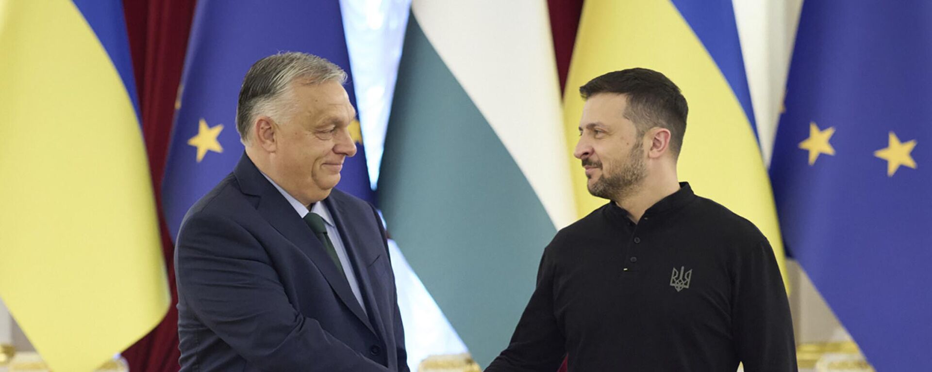 Volodímir Zelenski recibe al primer ministro húngaro Viktor Orban en Kiev, Ucrania, el 2 de julio de 2024 - Sputnik Türkiye, 1920, 02.07.2024