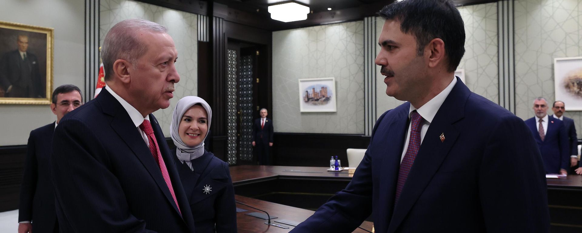  Cumhurbaşkanı Erdoğan, Cumhurbaşkanlığı Kabinesi'nde Bakan Kurum ile tokalaştı - Sputnik Türkiye, 1920, 16.10.2026
