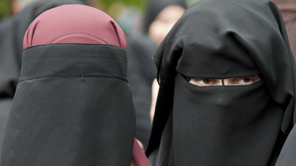 In this June 28, 2014 file photo veiled women attend a speech by preacher Pierre Vogel, in Offenbach, near Frankfurt, Germany. A law that forbids any kind of full-face covering, including Islamic veils such as the niqab or burqa, has come into force in Austria Sunday, Oct. 1, 2017. Only a small number of Muslim women in Austria wear full-face veils, but they have become a target for right-wing groups and political parties. France and Belgium have similar laws and the nationalist Alternative for Germany party is calling for a burqa ban there too - Sputnik Türkiye