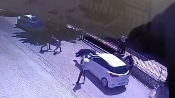 Mardin'de bir kadın, yolda karşılaştığı kayınvalidesini önce darp etti ardından otomobiliyle çarptı. - Sputnik Türkiye