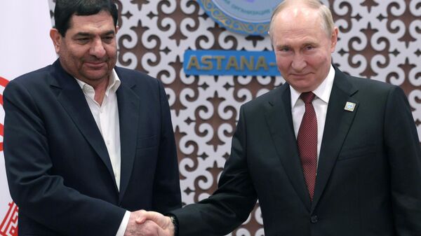 İran geçici Cumhurbaşkanı Muhammed Muhbir Putin ile görüştü - Sputnik Türkiye