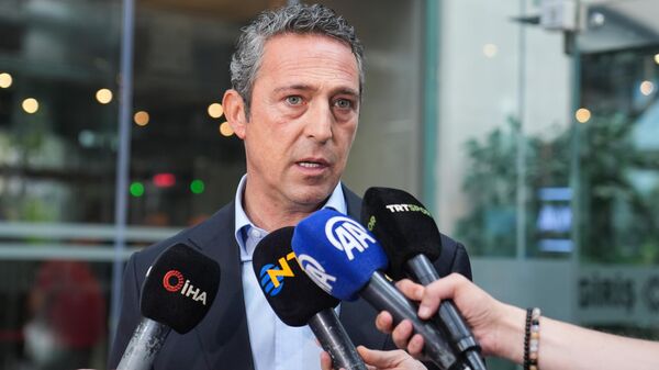 Kulüpler Birliği Vakfının yeni başkanının seçileceği toplantı sonrası Fenerbahçe Kulübü Başkanı Ali Koç basına açıklamalarda bulundu.  - Sputnik Türkiye