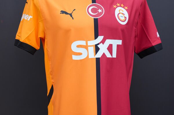 Galatasaray, Puma tarafından hazırlanan yeni sezon formalarının lansmanını, Galatasaray Adası'nda gerçekleştirdi - Sputnik Türkiye