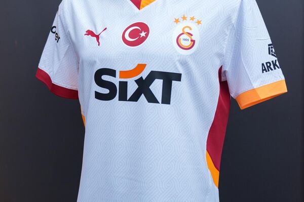 Galatasaray, Puma tarafından hazırlanan yeni sezon formalarının lansmanını, Galatasaray Adası'nda gerçekleştirdi - Sputnik Türkiye