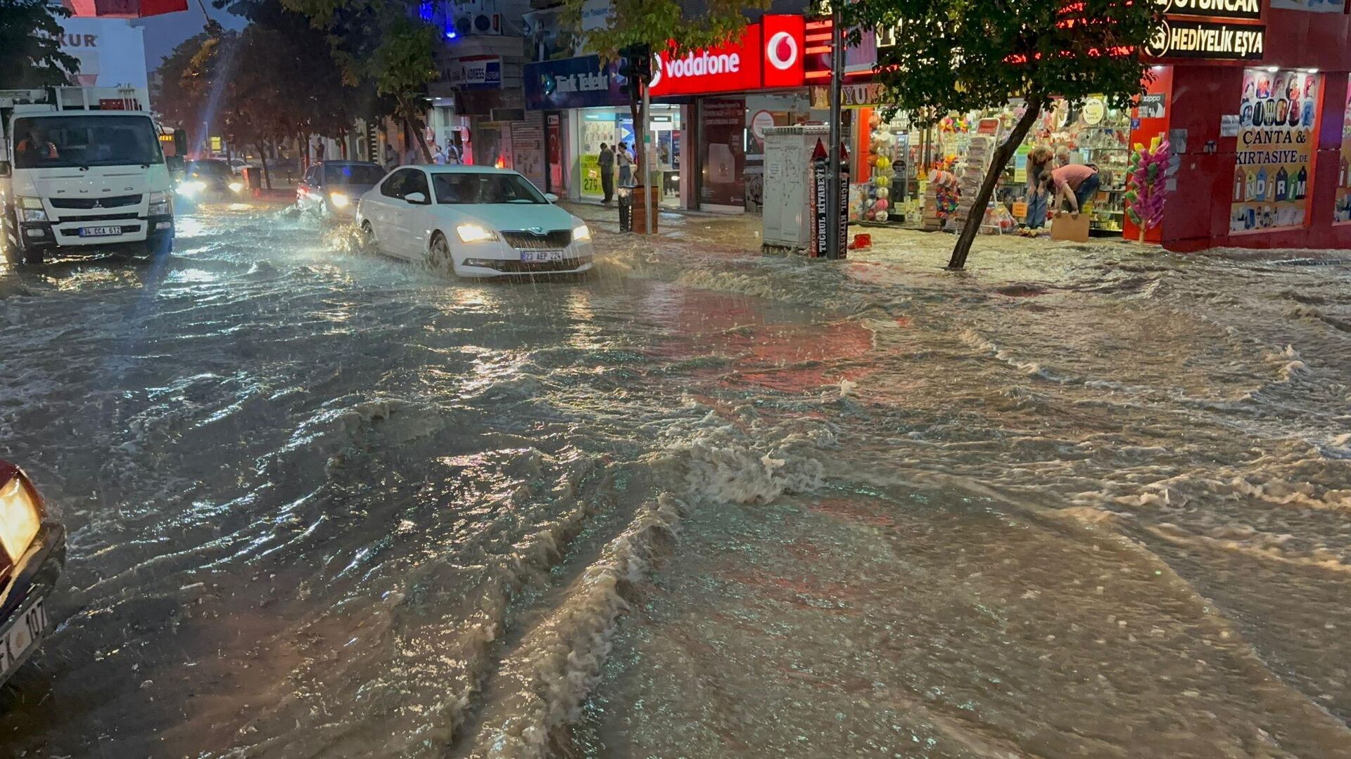 Elazığ'da sağanak - Sputnik Türkiye, 1920, 09.07.2024