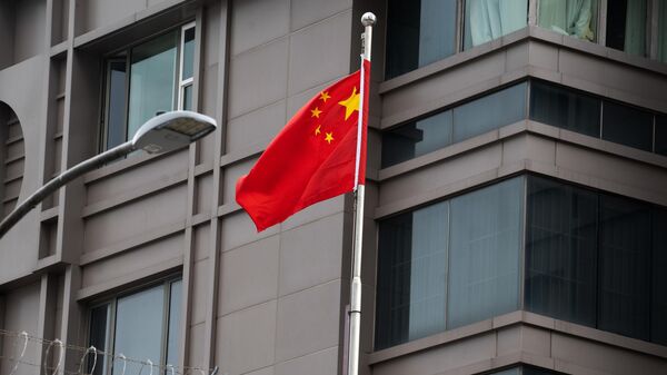 The Chinese flag waves outside of the Chinese consulate in Houston after the US State Department ordered China to close the consulate in Houston, Texas, the United States - Sputnik Türkiye