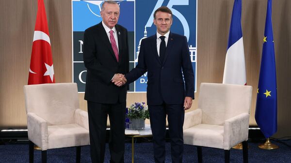 Cumhurbaşkanı Recep Tayyip Erdoğan, Fransa Cumhurbaşkanı Emmanuel Macron ile bir araya geldi. - Sputnik Türkiye
