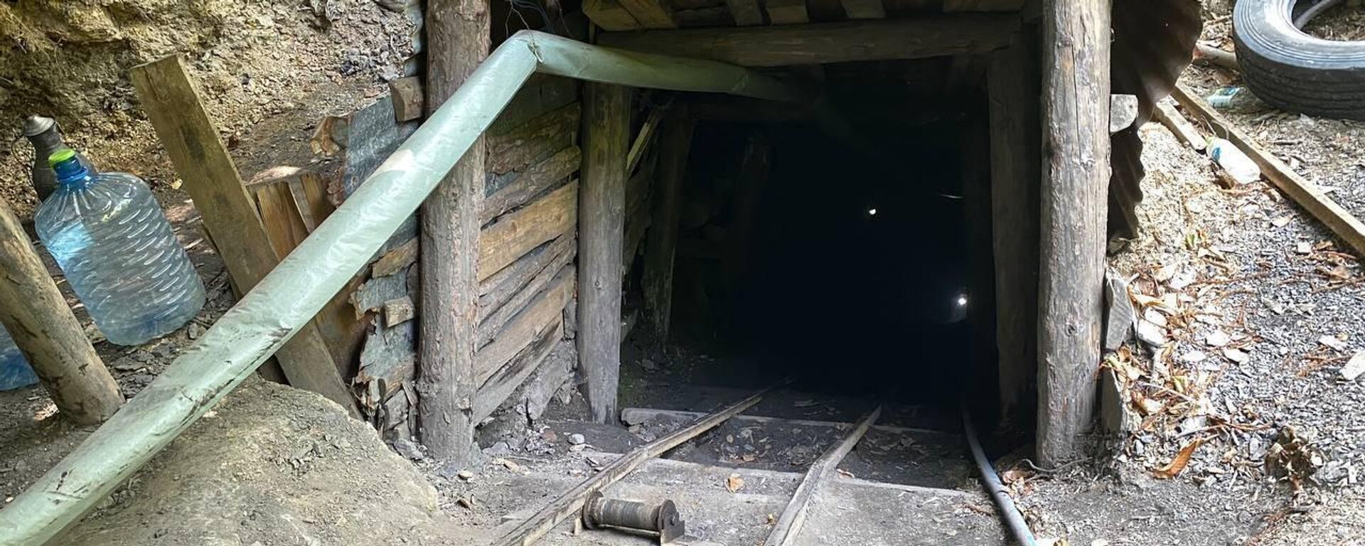 Zonguldak'ın Kilimli ilçesinde ruhsatsız işletildiği belirlenen 4 maden ocağı kapatıldı. Türkiye Taşkömürü Kurumu ekiplerince maden ocaklarının imhası gerçekleştirildi - Sputnik Türkiye, 1920, 16.11.2025