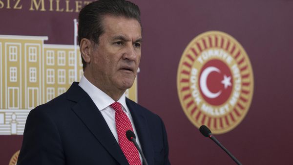 CHP Erzincan Milletvekili Mustafa Sarıgül, TBMM'de basın toplantısı düzenledi. - Sputnik Türkiye
