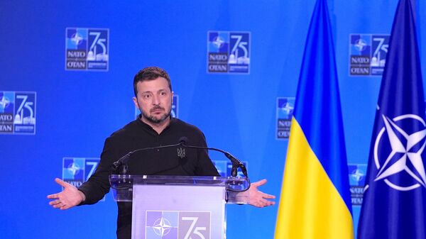 Ukrayna Devlet Başkanı Zelenskiy ve NATO Genel Sekreteri Jens Stoltenberg - Sputnik Türkiye