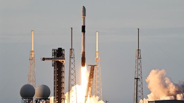 Türkiye'nin ilk yerli ve milli haberleşme uydusu Türksat 6A, Türkiye saatiyle 02.30'da ABD'nin Florida eyaletinde bulunan Cape Canaveral Uzay Kuvvetleri İstasyonu'ndan SpaceX'e ait Falcon 9 roketiyle uzaya gönderildi.  - Sputnik Türkiye
