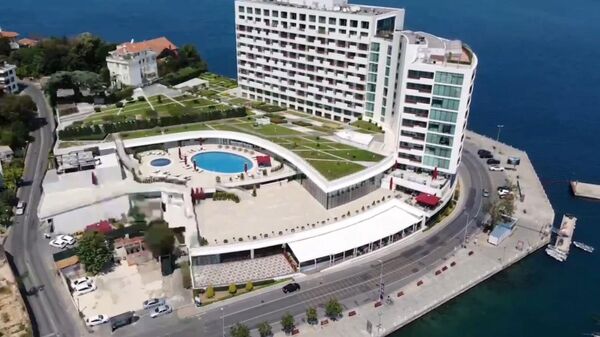İstanbul Büyükşehir Belediyesi (İBB), Sarıyer'de Grand Tarabya Oteli tarafından işgali olan 829,43 metrekare büyüklüğündeki arsayı 398 milyon TL bedelle satışa çıkardı. - Sputnik Türkiye