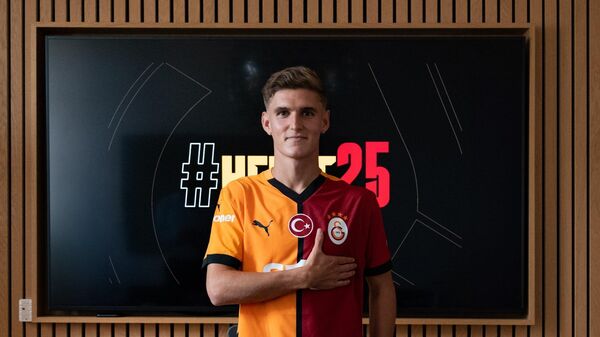 Galatasaray'ın yeni sağ beki Elias Jelert, sarı-kırmızılıların 3. Danimarkalı futbolcusu oldu - Sputnik Türkiye
