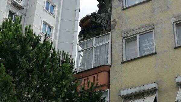 Kartal'da 4 katlı binada balkon çöktü: Bina tedbir amaçlı boşaltıldı - Sputnik Türkiye