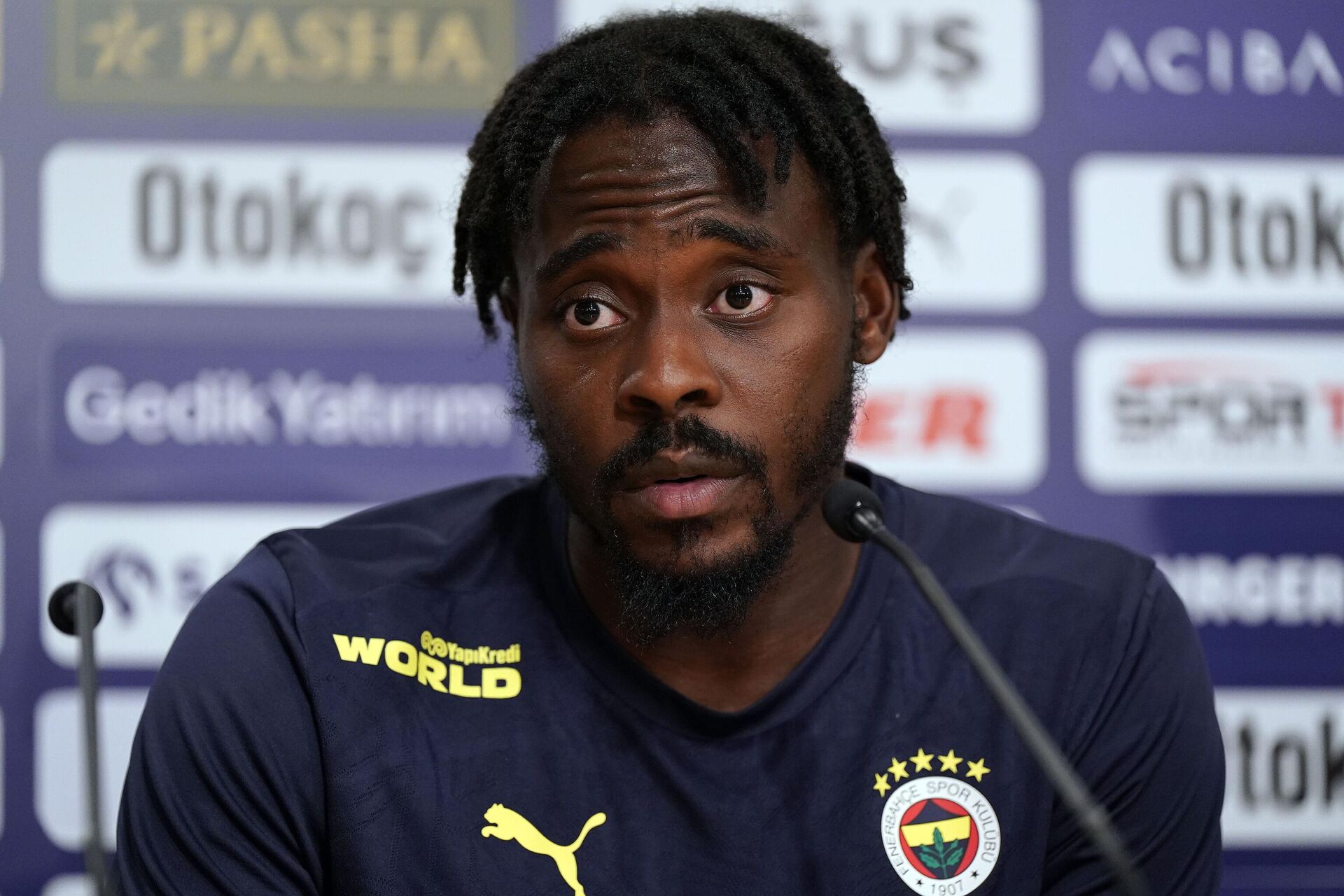 Fenerbahçeli futbolcu Bright Osayi-Samuel - Sputnik Türkiye, 1920, 29.07.2024