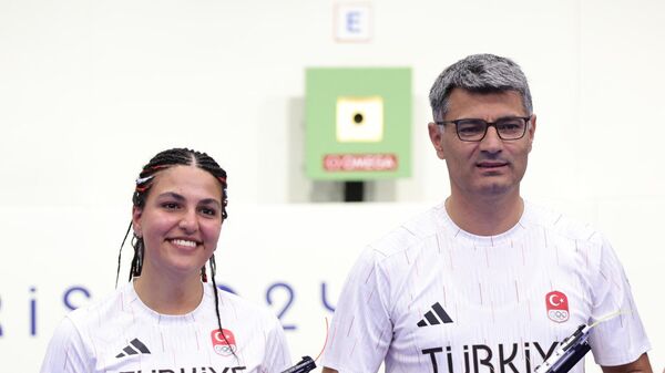 Olimpiyat tarihinde bir ilk: Dikeç ve Tarhan'dan oluşan milli takım atıcılıkta gümüş madalya kazandı - Sputnik Türkiye