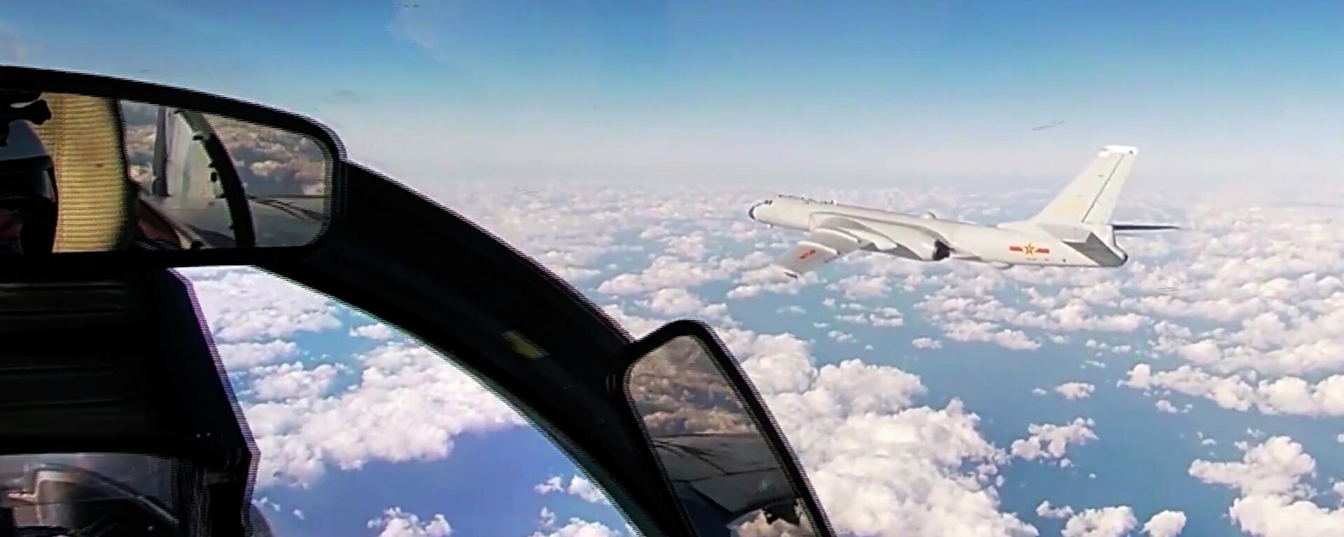  Chinese H-6K strategic bomber flies during a joint patrol mission over the Western Pacific (File) - Sputnik Türkiye, 1920, 30.07.2024