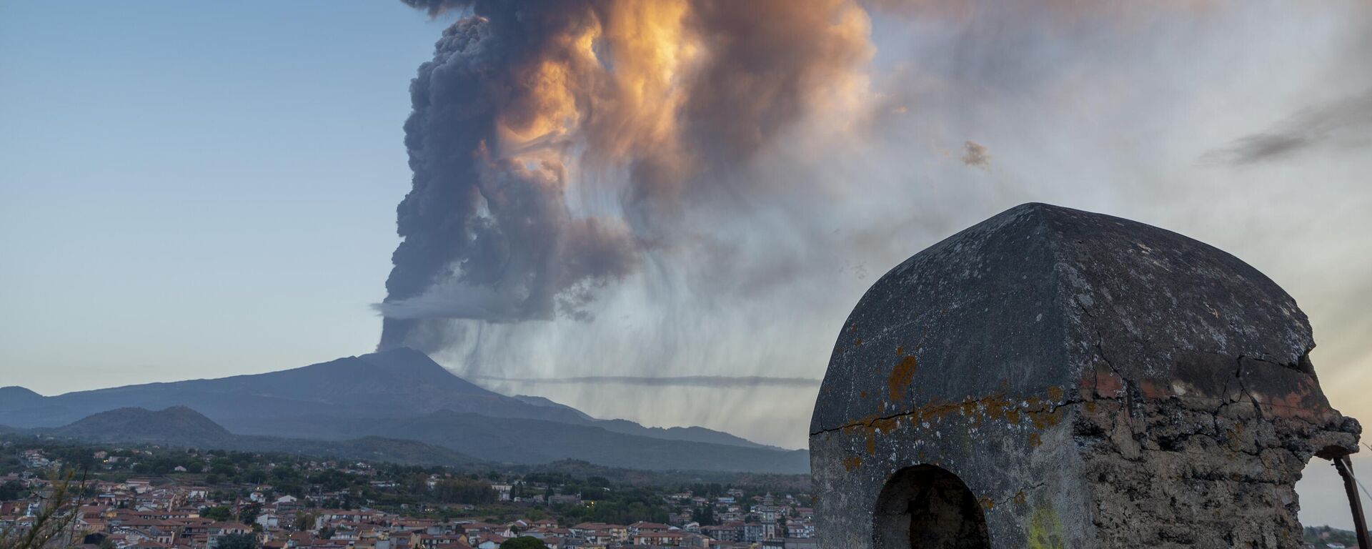 Etna Yanardağı  - Sputnik Türkiye, 1920, 15.08.2024