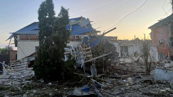 Kursk Bölgesi, Sudja kenti, Ukrayna ordusunun gerçekleştirdiği bombardımanda yıkılan ev - Sputnik Türkiye