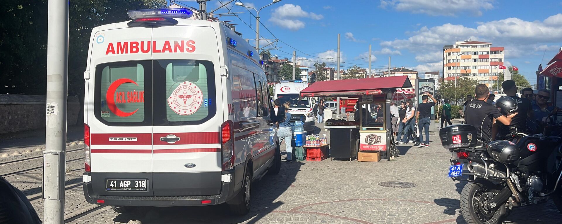 Kocaeli'nin İzmit ilçesinde sigara isteyen kişinin talebini geri çeviren şahıs, aldığı bıçak darbeleriyle yaralandı. Saldırgan, olay yerinden kaçarken 3 kişiyi daha bıçakladı. - Sputnik Türkiye, 1920, 09.08.2024