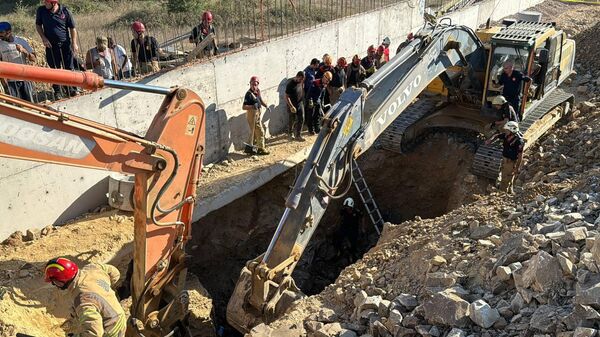 İstanbul Tuzla'da şantiyede çökme: 2 işçi göçük altında kaldı - Sputnik Türkiye