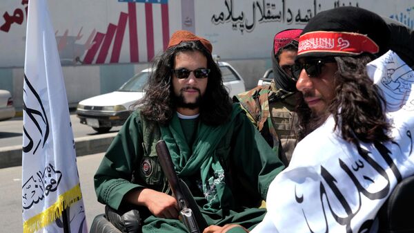 Taliban fighters celebrate the first anniversary of the withdrawal of US-led troops from Afghanistan, in front of the U.S. Embassy in Kabul, Afghanistan, Wednesday, Aug. 31, 2022 - Sputnik Türkiye