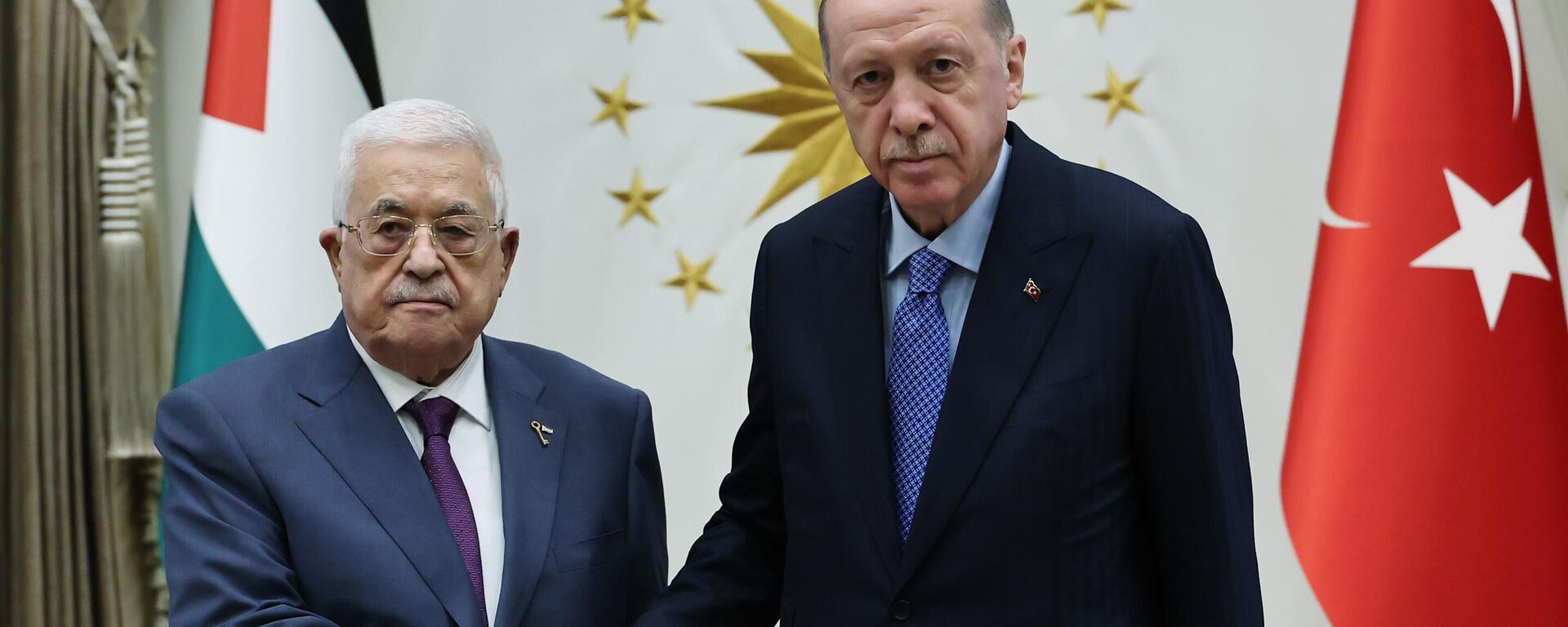 Cumhurbaşkanı Recep Tayyip Erdoğan, TBMM Genel Kurulu'na hitap etmek için Türkiye'ye gelen Filistin Devlet Başkanı Mahmud Abbas ile Cumhurbaşkanlığı Külliyesi'nde görüştü - Sputnik Türkiye, 1920, 18.09.2025