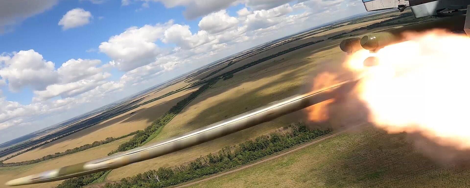 The crew of the Ka-52 Alligator helicopter carries out a combat mission to destroy Ukrainian Armed Forces units on the border with the Kursk region.  - Sputnik Türkiye, 1920, 15.08.2024