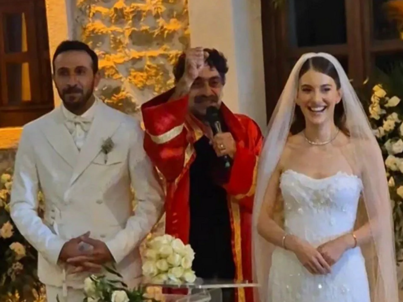 Yalı Çapkını seti gerçek oldu: Beril Pozam ile Ersin Arıcı evlendi - 20.08.2024, Sputnik Türkiye