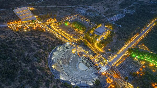 Efes Antik Kenti, gece ışıklandırmasıyla beğeni topluyor - Sputnik Türkiye