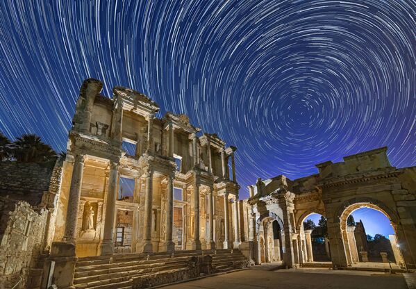 Kültür ve Turizm Bakanlığı, İzmir Efes Antik Kenti&#x27;nin 1 milyon 444 bin 405 ziyaretçi ile ilk sırada yer aldığını açıkladı.  - Sputnik Türkiye