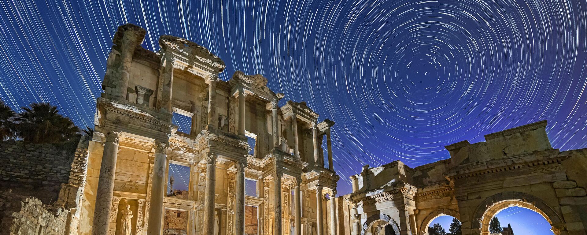 Efes Antik Kenti, gece ışıklandırmasıyla beğeni topluyor - Sputnik Türkiye, 1920, 31.05.2025