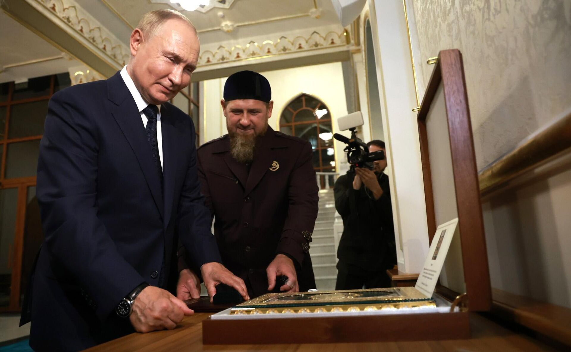 Putin’in Kur’an-ı Kerim’e gösterdiği saygı dikkat çekti - Sputnik Türkiye, 1920, 22.08.2024