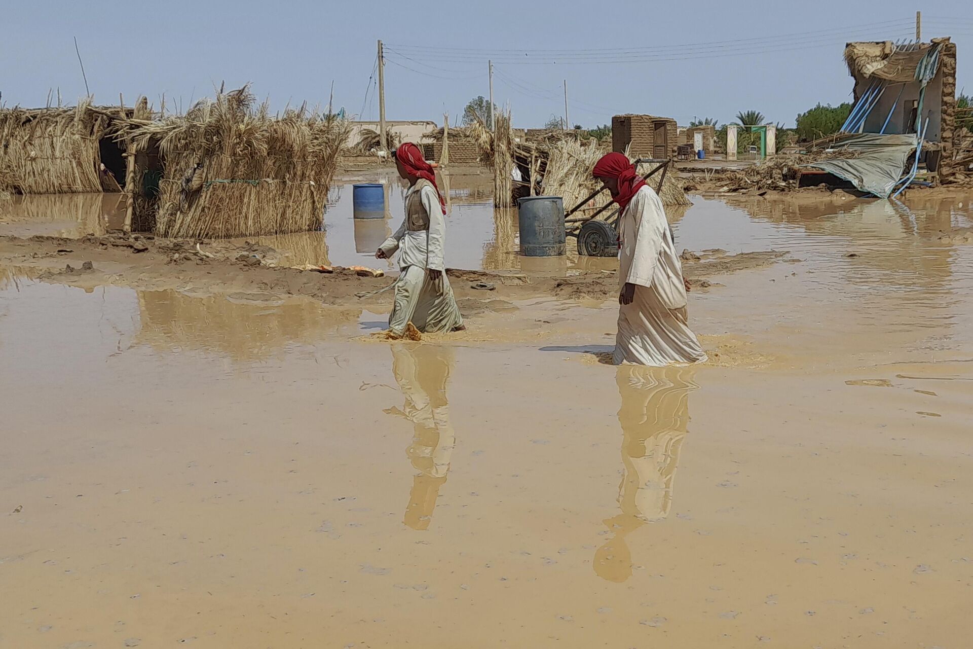 Sudan’da felaketler birbirini izliyor: Selde 132, baraj çökmesinde 30 ve kolera salgınında 48 kişi öldü - Sputnik Türkiye, 1920, 28.08.2024