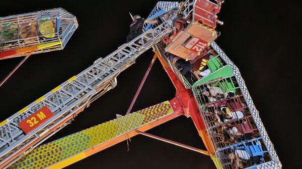 Kahramanmaraş'ta lunaparktaki eğlence aletinin bozulmasıyla 23 kişi havada asılı kaldı - Sputnik Türkiye