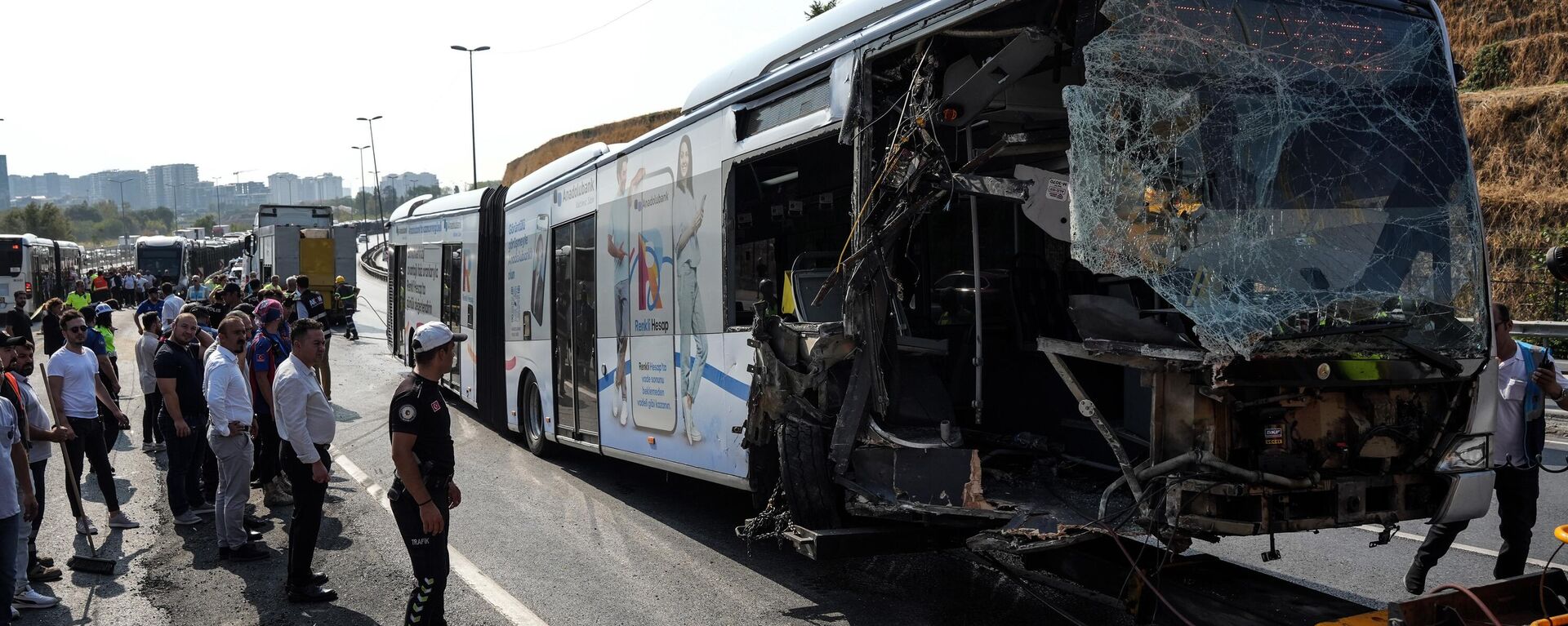 Küçükçekmece Sefaköy'de metrobüs kazası: 1 kişi yaşamını yitirdi, 38 yaralı - Sputnik Türkiye, 1920, 30.08.2024