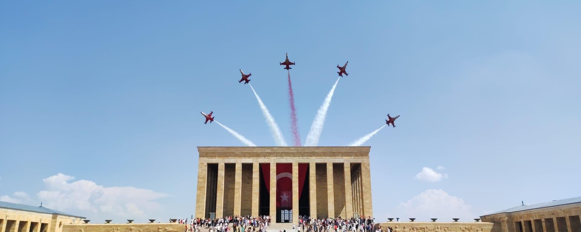 Türk yıldızları Anıtkabir semalarında uçtu - Sputnik Türkiye, 1920, 30.08.2024