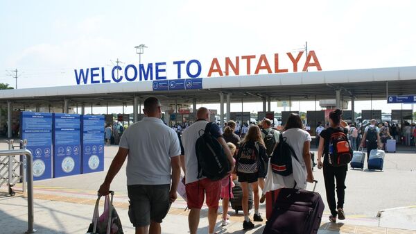 Antalya'yı ilk 8 ayda yaklaşık 12 milyon turist ziyaret etti - Sputnik Türkiye