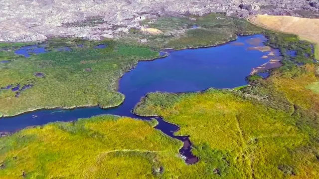 Van'da s�nm�� lavlar�n aras�nda bulunan bir g�l ilk kez g�r�nt�lendi