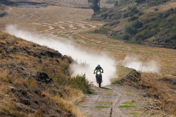 TransAnatolia Rally Raid’in üçüncü gününde Kayseri Erciyes’teki kamp alanından start alan yarışmacılar, sırasıyla Felahiye, Çandır, Çayıralan, Çubuk'u geçerek toplam 382 kilometrelik parkur sonunda Sivas’a ulaştı. - Sputnik Türkiye