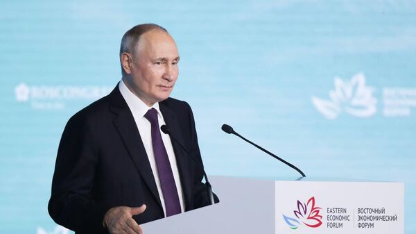 Putin, Doğu Ekonomik Forumu'nda konuşma yapıyor - Sputnik Türkiye