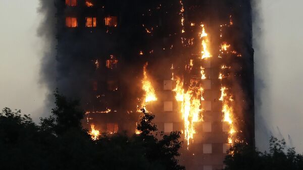 72 Londralıların öldüğü Grenfell yangınında sorumlu hükümet, inşaat sektörü ve yerel yetkililer oldu - Sputnik Türkiye