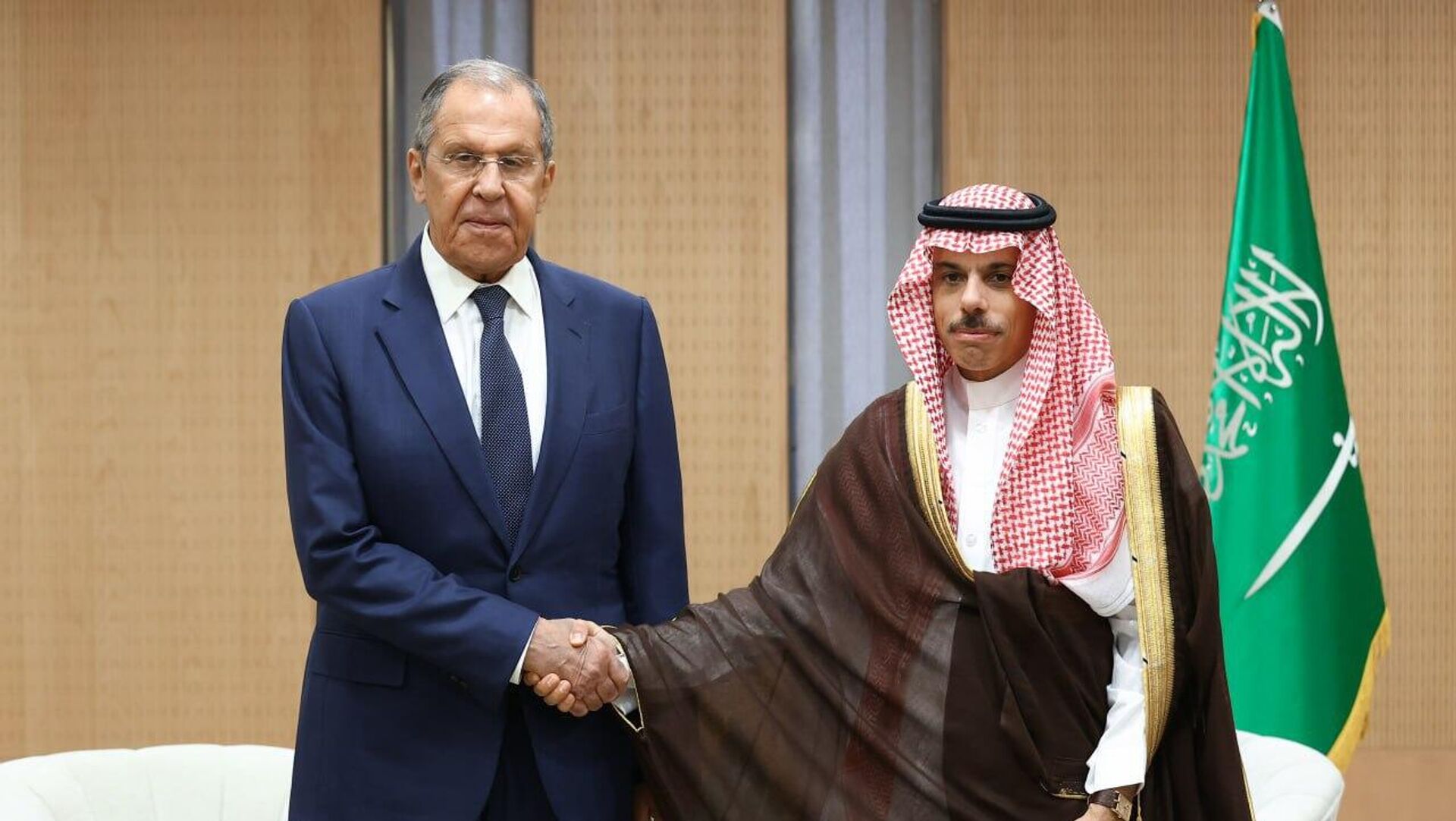 Rusya Dışişleri Bakanı Sergey Lavrov ve Suriyeli mevkidaşı Faisal bin Farhan Al-Saud - Sputnik Türkiye, 1920, 09.09.2024