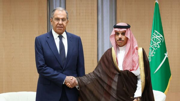 Rusya Dışişleri Bakanı Sergey Lavrov ve Suriyeli mevkidaşı Faisal bin Farhan Al-Saud - Sputnik Türkiye