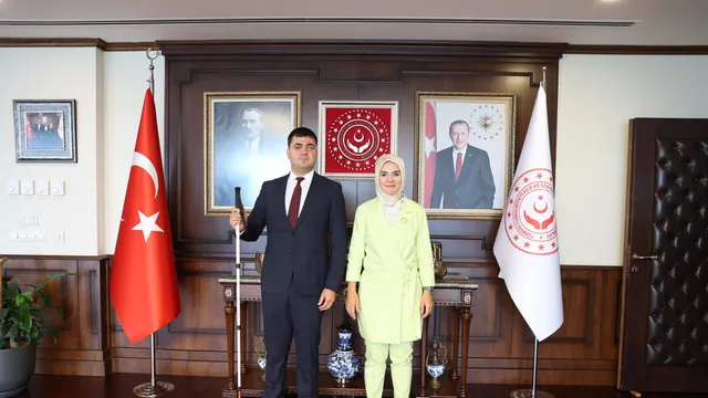 T�rkiye'nin ilk g�rme engelli hakimi g�reve ba�lad�