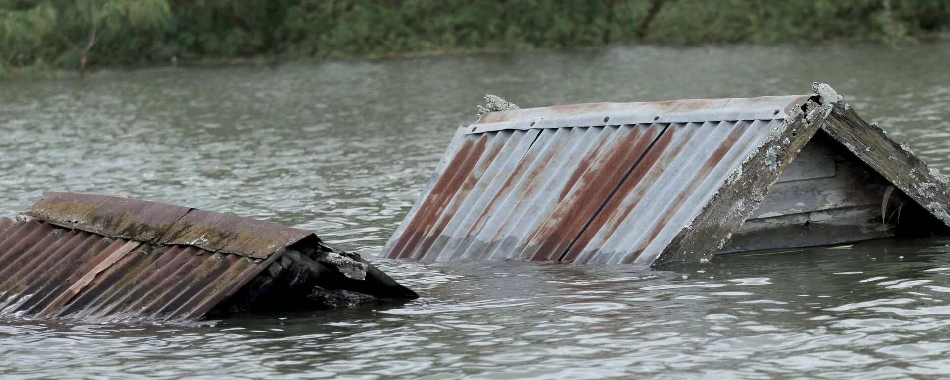 epa11611458 Flood at the Phayar Phyu village near Loikaw township, Kayah (Karenni) State, Myanmar, 18 September 2024. At least 226 people died and 77 others are still missing due to the flooding in Myanmar, according State media. Heavy rains triggered by Typhoon Yagi have caused severe flooding across parts of Myanmar, affecting approximately 631,000 people in 59 townships across nine regions and states, including Naypitaw, according to a report by the United Nations Office for the Coordination of Humanitarian Affairs (OCHA) on 16 September 2024.  EPA-EFE/MIN HTET SAN - Sputnik Türkiye, 1920, 19.09.2024