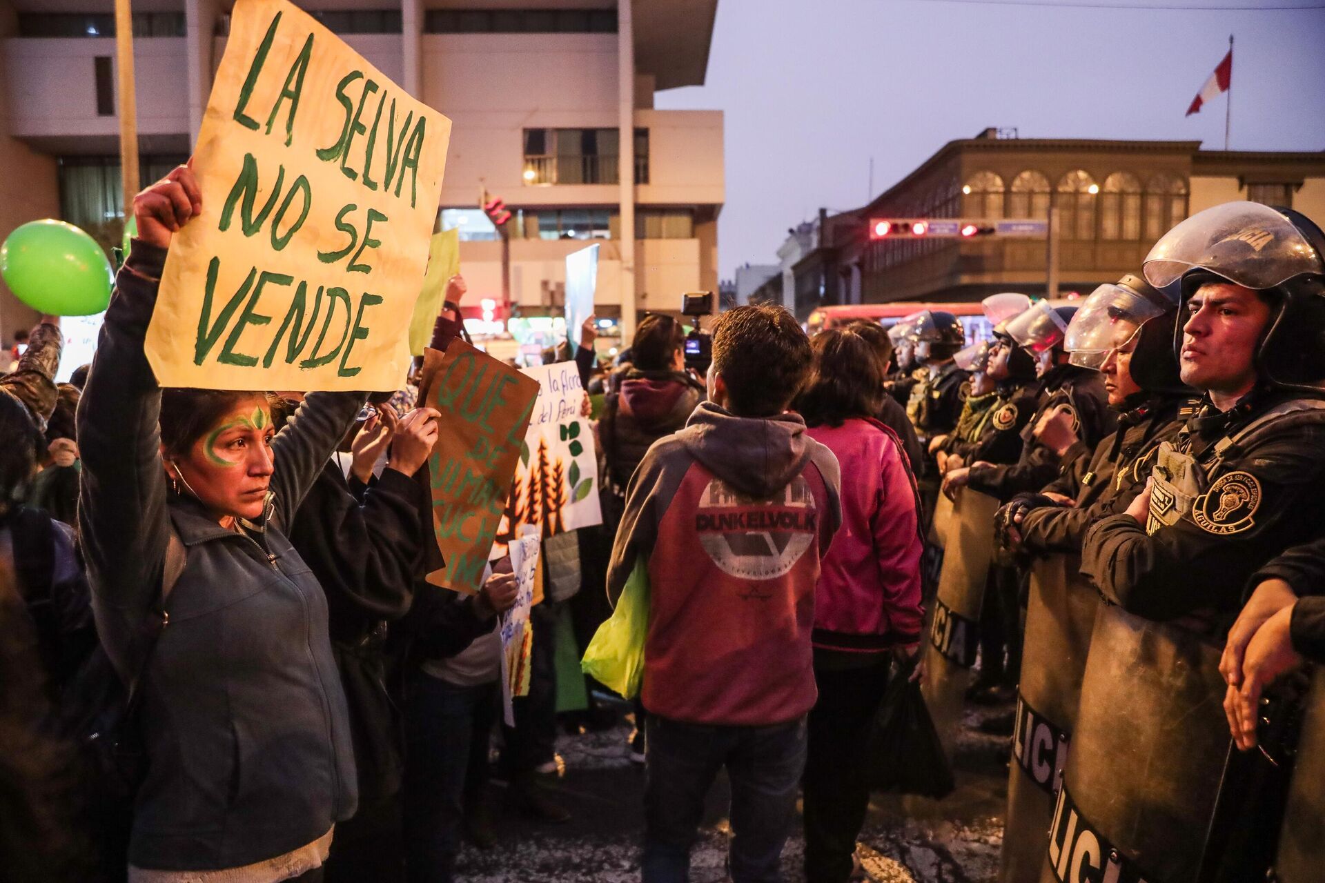 Peru yangınları protesto - Sputnik Türkiye, 1920, 19.09.2024